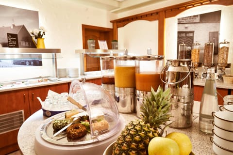 Daily buffet breakfast (EUR 12.5 per person)
