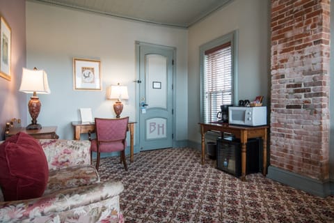 Executive Double Queen, 2 Queen Beds (Historic) | Living area | 55-inch flat-screen TV with cable channels, TV