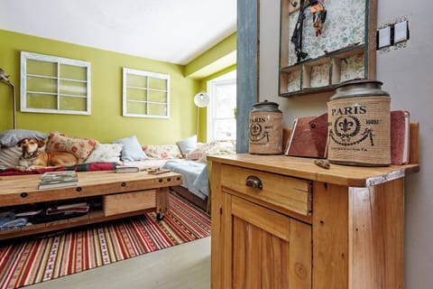 Room, 1 Bedroom, Fireplace | Interior