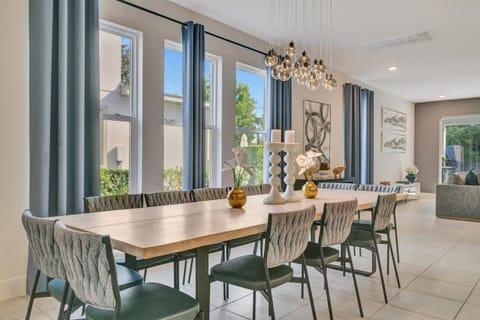 House, Multiple Bedrooms, Private Pool | Dining