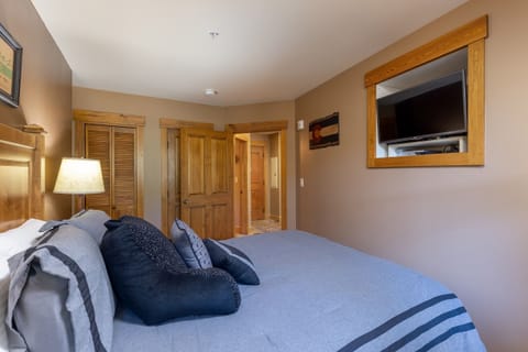 Condo, 1 Bedroom | 1 bedroom, laptop workspace, WiFi (free)