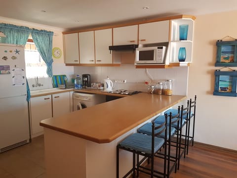 Comfort Apartment, 3 Bedrooms, Sea View, Sea Facing | Private kitchen | Fridge, coffee/tea maker