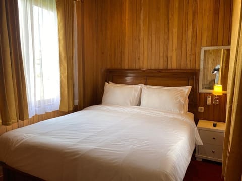 Junior Suite, Beach View | Blackout drapes, WiFi (free)