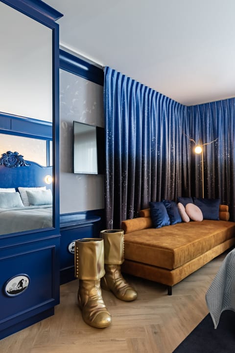 Premium Room max. 3 persons (with unlimited amusement park access) | In-room safe, cribs/infant beds, free WiFi, bed sheets