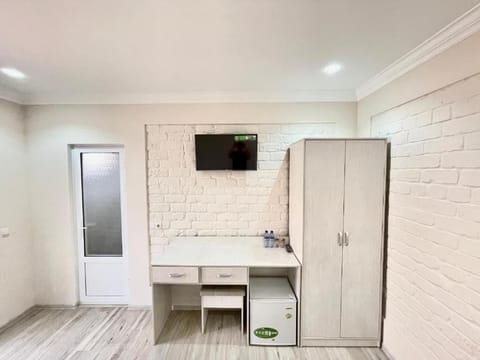 Basic Single Room, Balcony, Courtyard View | Interior