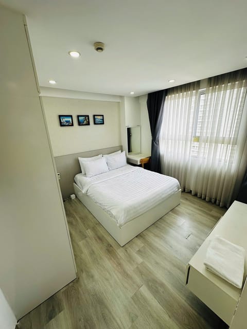 Iron/ironing board, WiFi (free)