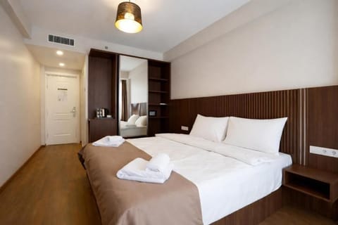 Double or Twin Room, City View | In-room safe, soundproofing, iron/ironing board, WiFi (free)