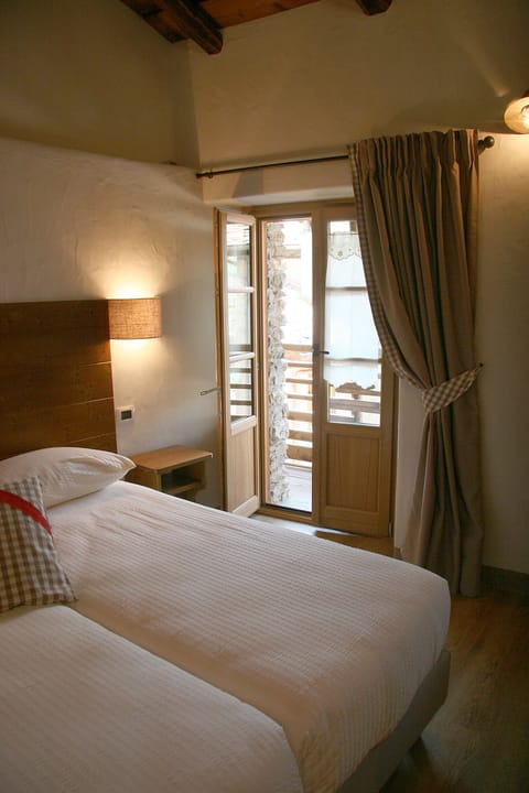 In-room safe, individually decorated, individually furnished, desk