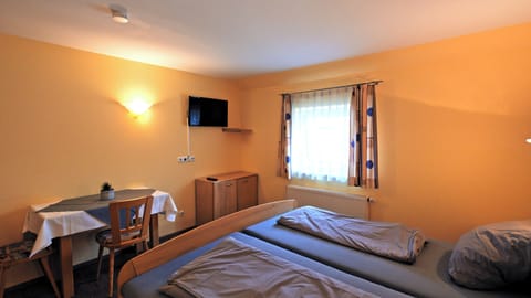 Double Room, Non Smoking, Private Bathroom | Desk, laptop workspace, WiFi (free), bed sheets