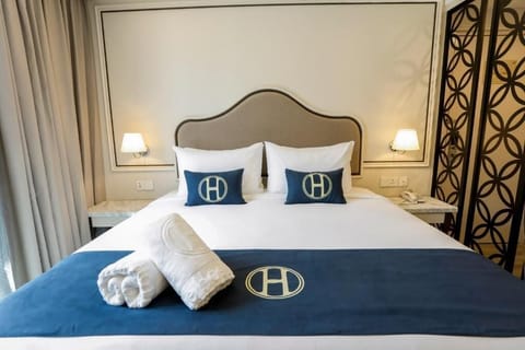 In-room safe, iron/ironing board, WiFi (free)