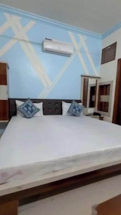 Deluxe Room | Desk, WiFi (free)