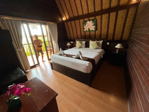 Basic Double Room, Sea View | Desk