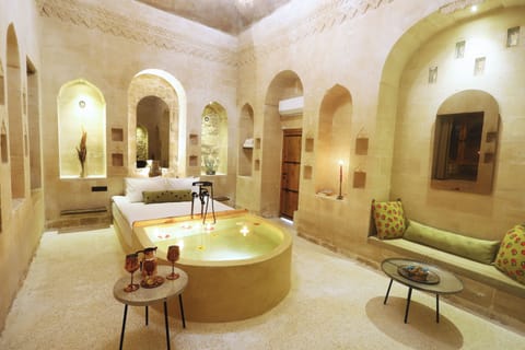 Romantic Suite with Mesopotamian View | Egyptian cotton sheets, premium bedding, down comforters