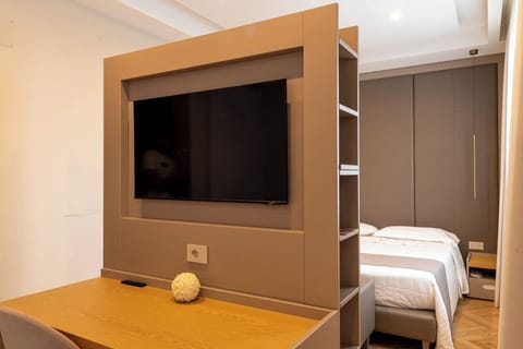 Junior Suite, Balcony, Hill View | In-room safe, blackout drapes, soundproofing, WiFi (free)