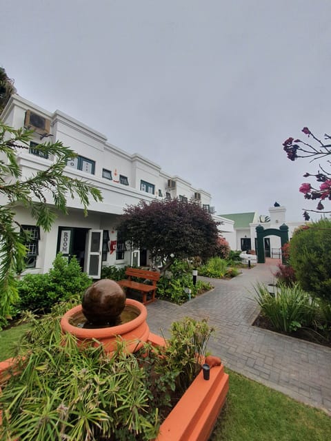 Deluxe Double Room, 1 Queen Bed, Non Smoking, Garden View | Garden view