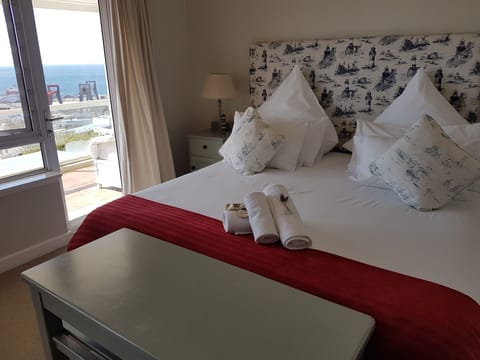 Classic Suite | Premium bedding, in-room safe, individually decorated