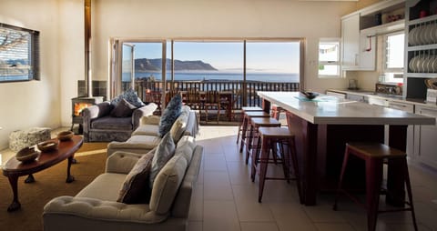 Exclusive House, 4 Bedrooms, Sea View | Premium bedding, in-room safe, individually decorated