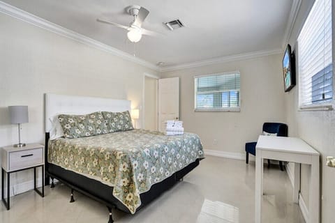 House, Private Bathroom, Canal View | 4 bedrooms, pillowtop beds, WiFi (free), bed sheets
