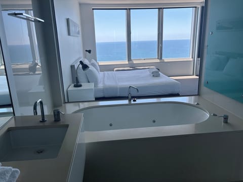 Deluxe Apartment, Beach View | In-room safe, blackout drapes, iron/ironing board, WiFi (free)