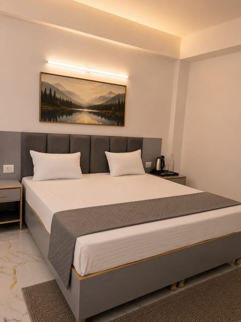 Double or Twin Room | Iron/ironing board, WiFi (free)