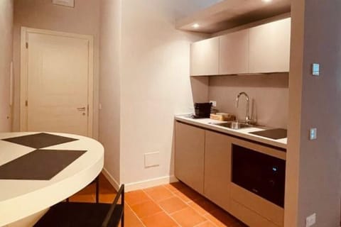 Private kitchen | Fridge, microwave, oven, stovetop