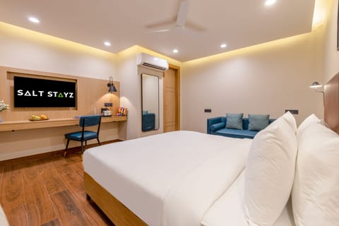 Deluxe Room, City View | Desk, laptop workspace, WiFi (free)