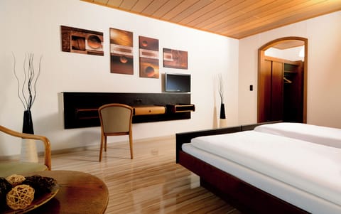 Double or Twin Room, Balcony | Laptop workspace, WiFi (free), bed sheets