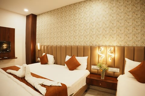Superior Double Room | Egyptian cotton sheets, premium bedding, memory foam beds, desk
