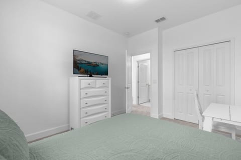 House | 5 bedrooms, high-speed internet