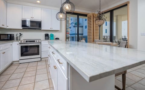Condo, 3 Bedrooms | Private kitchen | Coffee/tea maker, fridge, oven