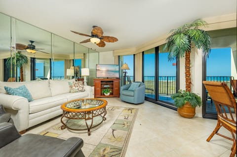 Condo, 3 Bedrooms | Living area