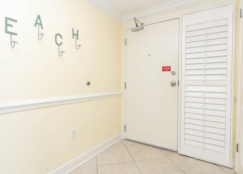 Condo, 3 Bedrooms | Interior