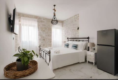 Deluxe Apartment, Canal View | Blackout drapes, soundproofing, WiFi (free)
