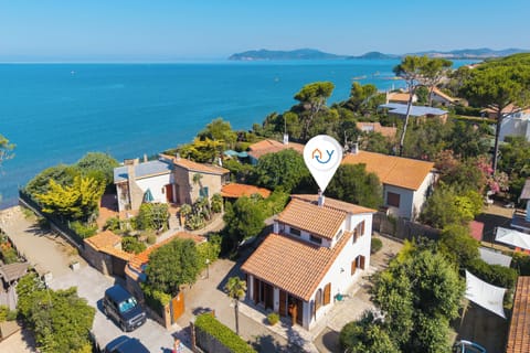 Family House, 3 Bedrooms, 2 Bathrooms (Villa Janela Escape & Retreat, 30m) | Exterior