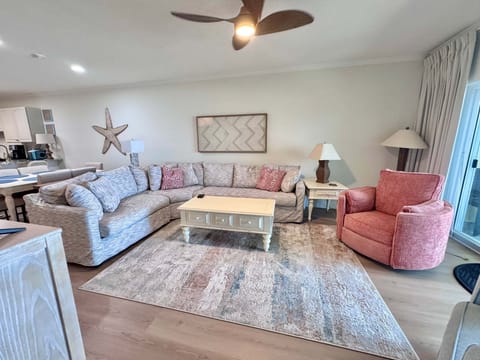 House, Multiple Beds (Marlin Key 2B) | Living area