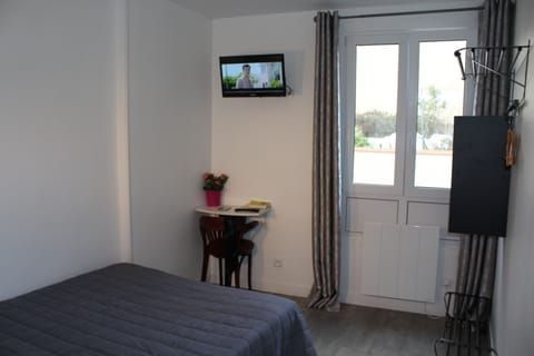 Single Room | Desk, iron/ironing board, free WiFi, bed sheets