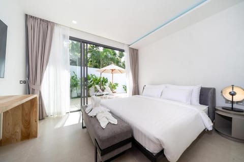 Deluxe Villa, 3 Bedrooms, Patio, Pool View | In-room safe, blackout drapes, iron/ironing board, WiFi (free)