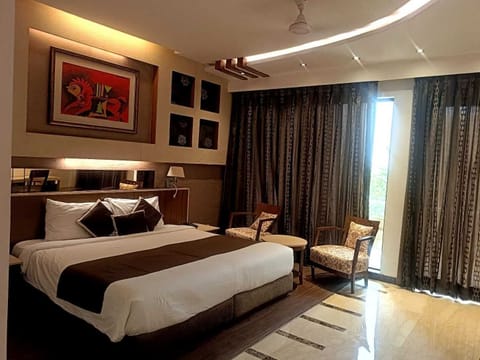 Premium Room, Pool View | In-room safe, soundproofing, iron/ironing board, WiFi (free)