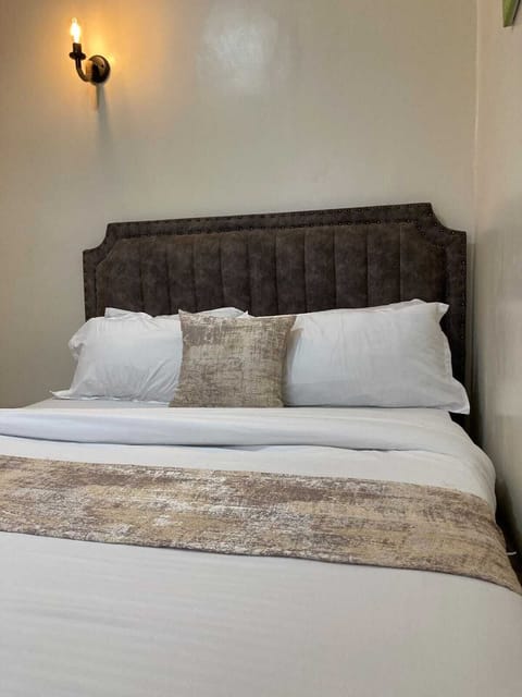 Classic Apartment, Balcony, City View | Desk, laptop workspace, iron/ironing board, WiFi (free)