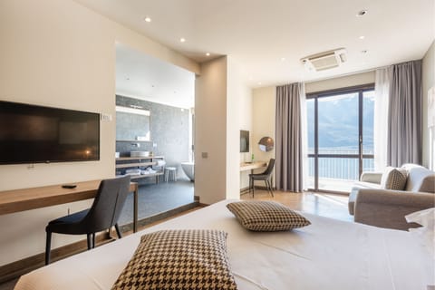 Panoramic Suite, Lake View | In-room safe, desk, free WiFi, bed sheets