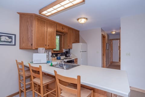 2 Bedroom Suite | Desk, laptop workspace, free WiFi, bed sheets