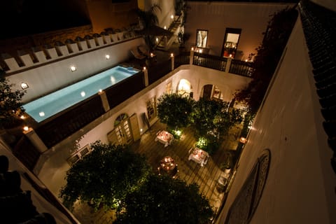 Outdoor pool, pool umbrellas, sun loungers