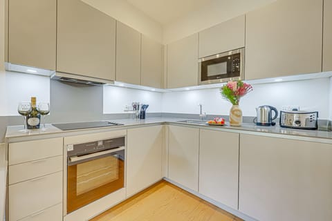 Superior Apartment, Ensuite (One-Bedroom ) | Private kitchen