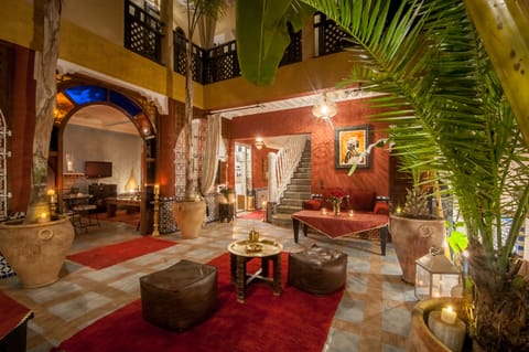 Lobby lounge