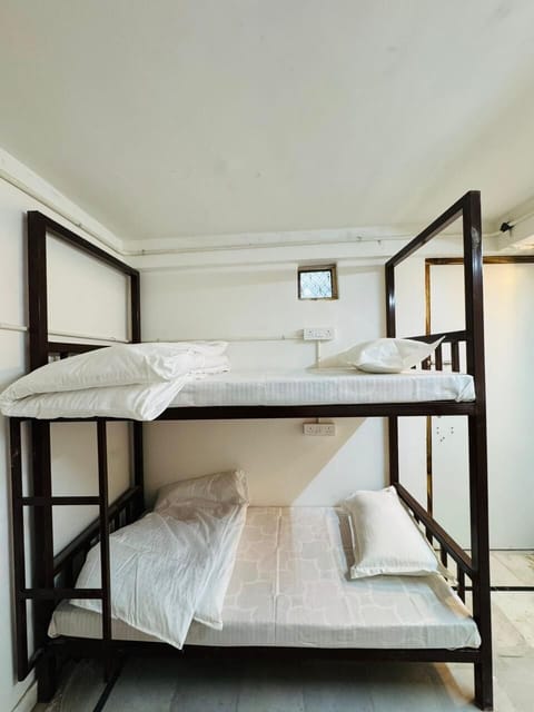 Dormitory Non AC Room | WiFi (free)
