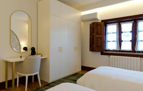 Double or Twin Room | Iron/ironing board, WiFi (free)