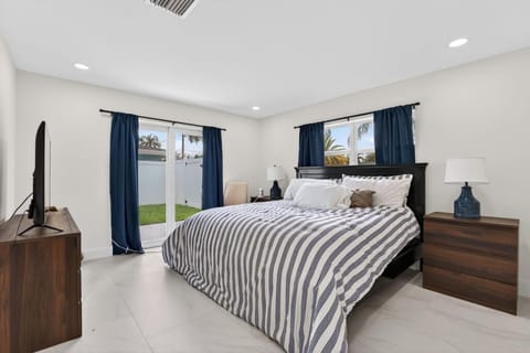 House, Multiple Beds (Cabana Retreat) | 3 bedrooms, individually decorated, individually furnished, bed sheets