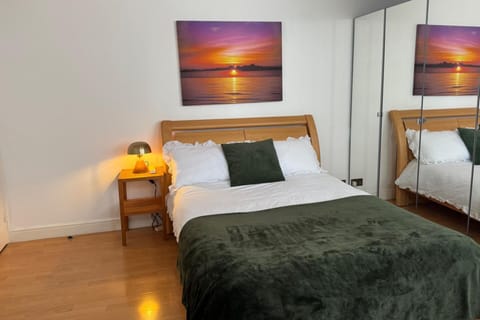 4 bedrooms, iron/ironing board, WiFi (free), bed sheets