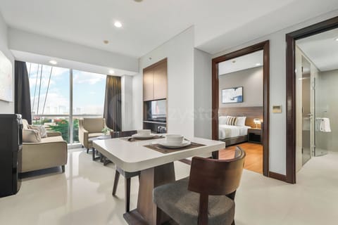 Apartment, 1 Bedroom, City View | Dining room