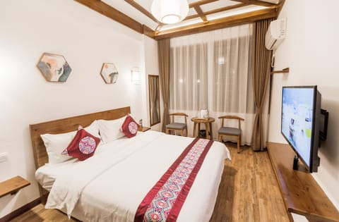 Superior Double Room | Desk, blackout drapes, soundproofing, WiFi (free)
